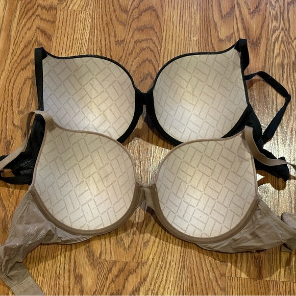 (SOLD) Victoria’s Secret Padded Bras - Picture 2 of 3